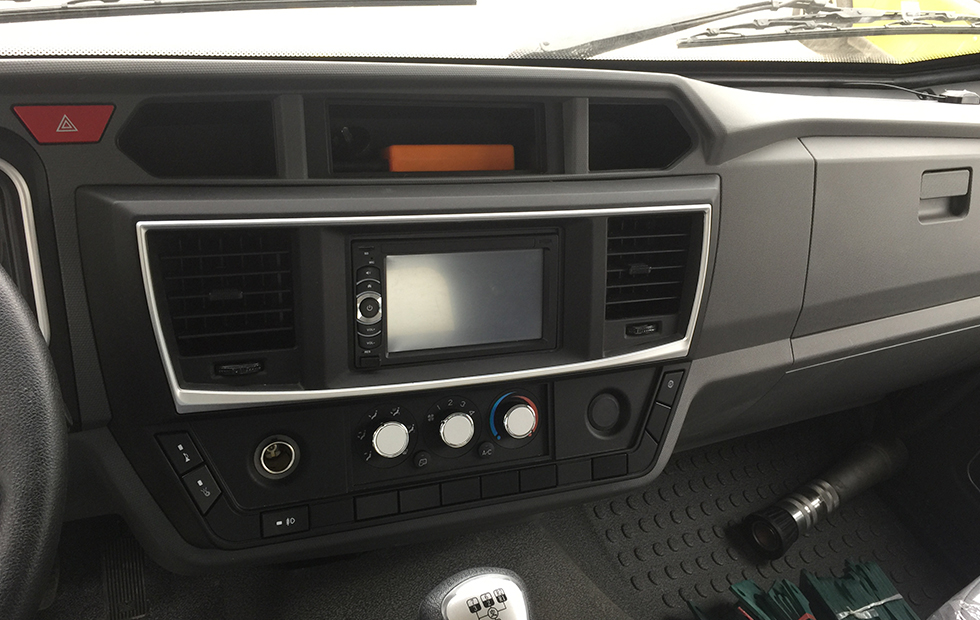 藍牌純電動2.5噸灑水車